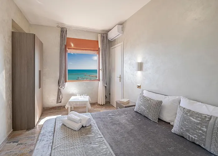 לינה וארוחת בוקר Domus Aurea שאקה