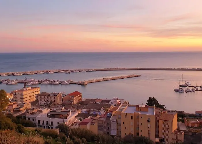 Domus Aurea לינה וארוחת בוקר 3*