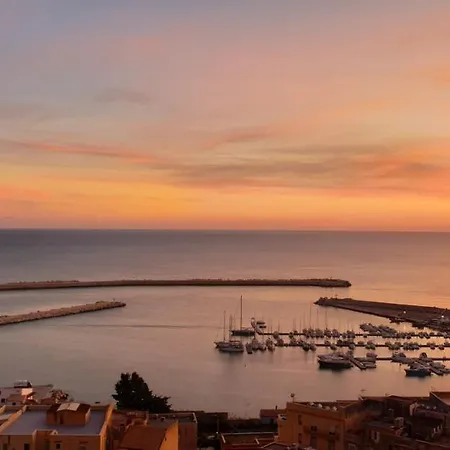 Oda ve Kahvaltı Domus Aurea 3*